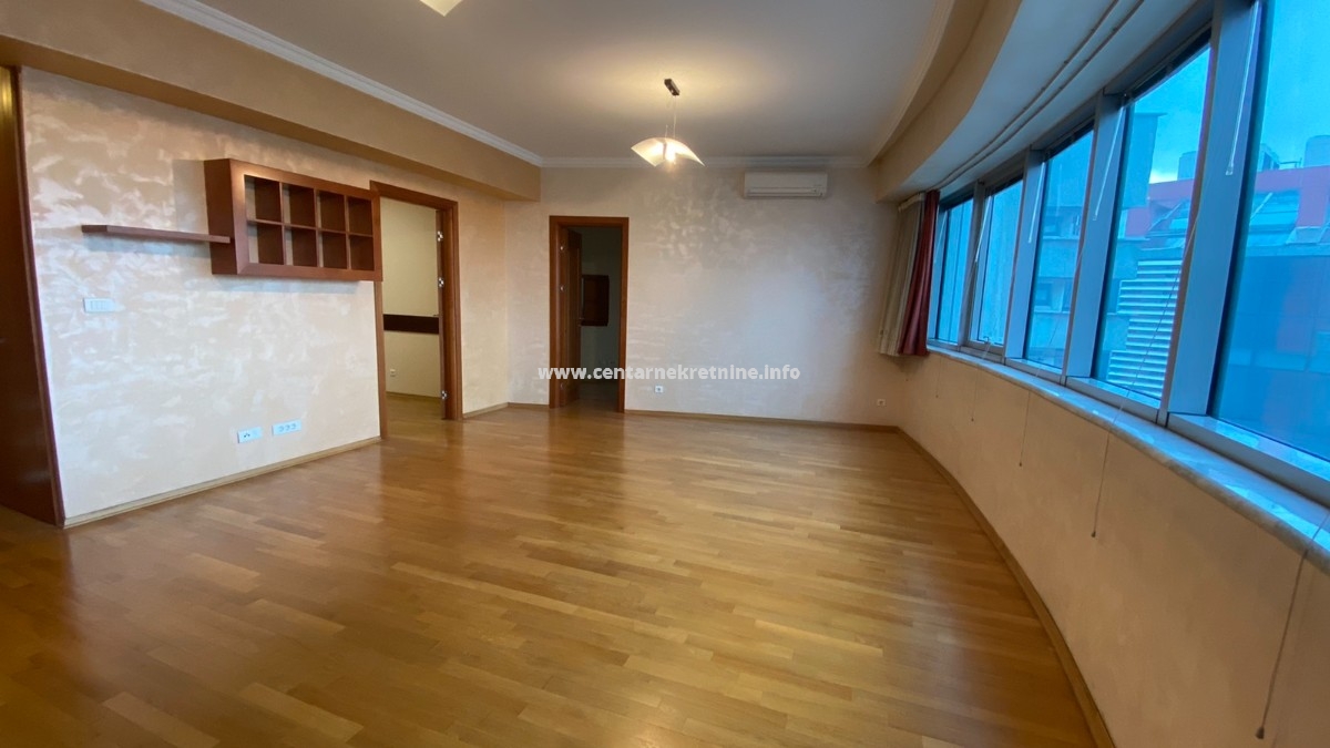 Izdavanje, dvosoban stan 100m2, Centar, Podgorica